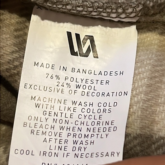 Gently used VRST mens plaid jacket - Picture 3 of 3